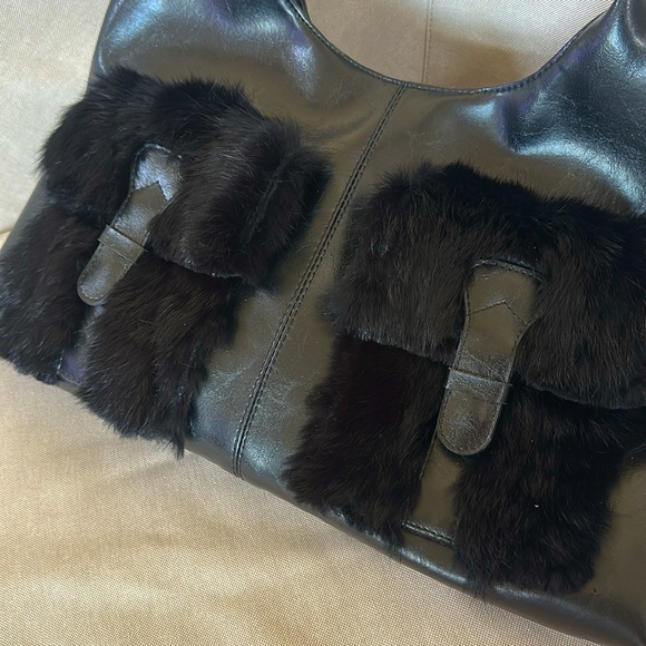 Stylish F.E.F.A. Black Fur-Accented Leather Satchel Handbag - Picture 2 of 8